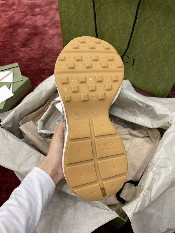 13424942996764727 GG running shoes02