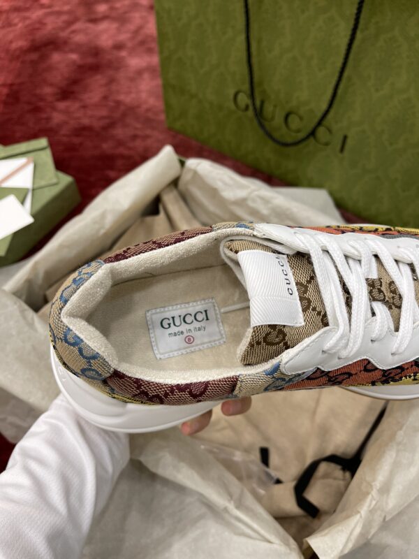 13424942997960186 GG running shoes02